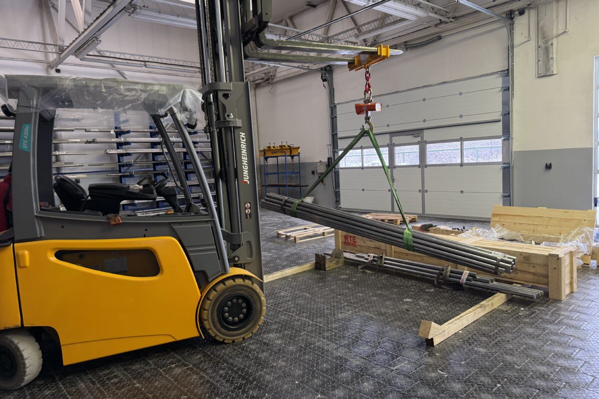 A286 (1.4980) round bars prepared for export packaging at WTE PowerSteel warehouse